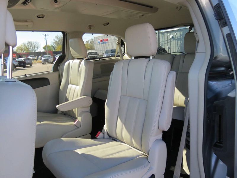 Used 2014 Chrysler Town & Country Touring L 4dr Mini VanImage 37