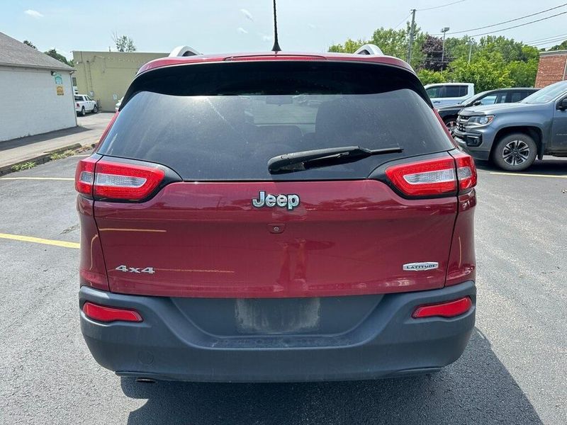 2017 Jeep Cherokee LatitudeImage 12