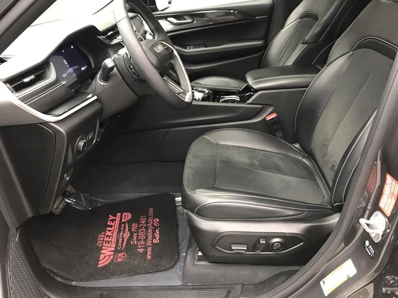 Used 2023 Jeep Grand Cherokee L AltitudeImage 9