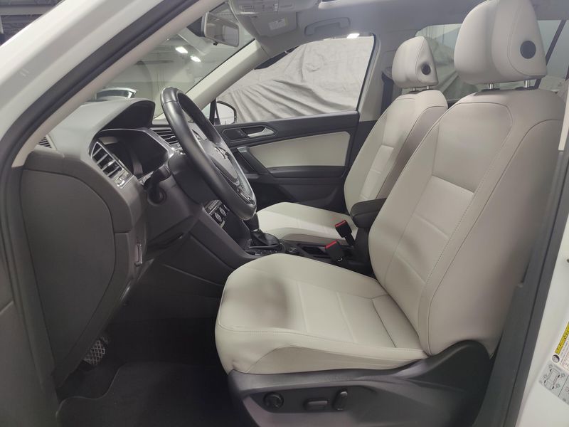 Used 2019 Volkswagen Tiguan SEL AWD w/Sunroof/NavImage 19
