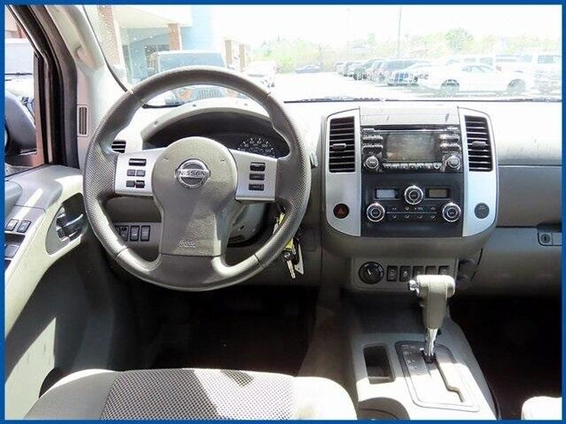 2014 Nissan Frontier SVImage 12