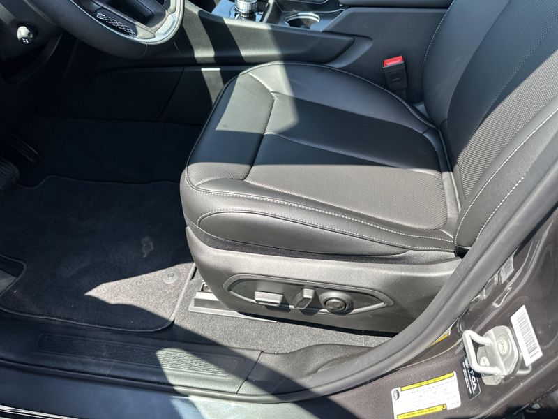 New 2025 Jeep Grand Cherokee L Limited 4x4Image 22