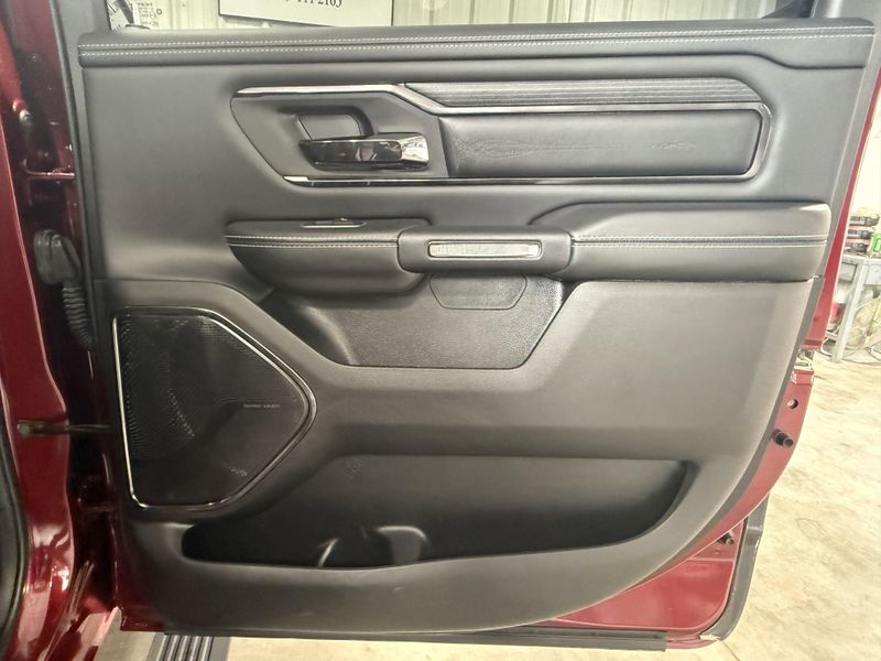 Used 2023 RAM 1500 LimitedImage 9