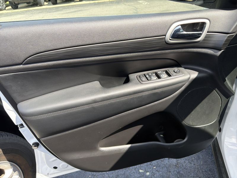 Used 2021 Jeep Grand Cherokee Laredo XImage 23