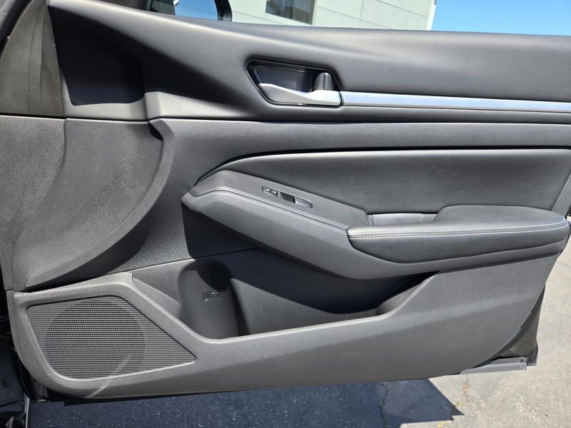 Used 2022 Nissan Altima 2.5 SV Sedan