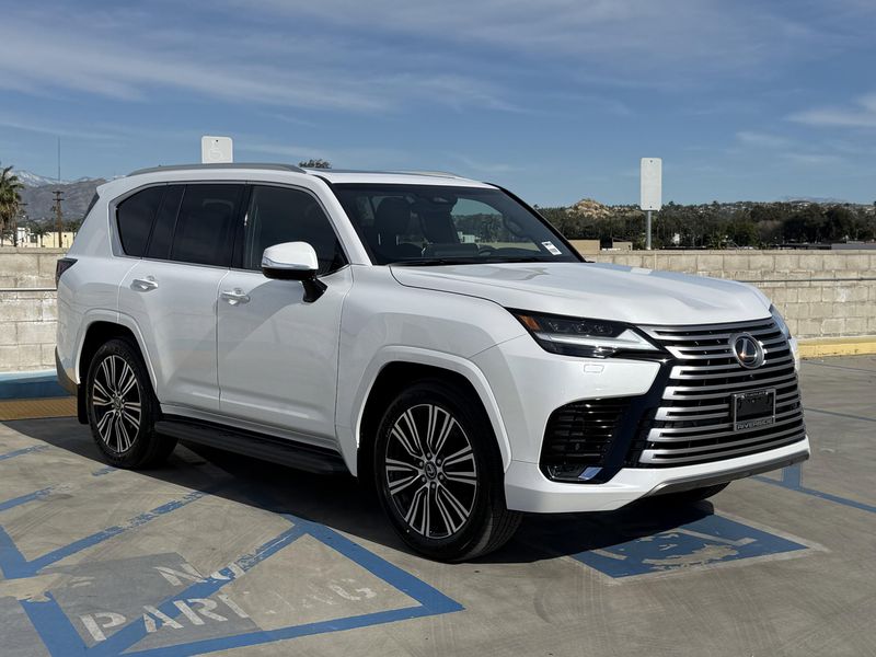 New 2026 Lexus LX 600 LuxuryImage 2
