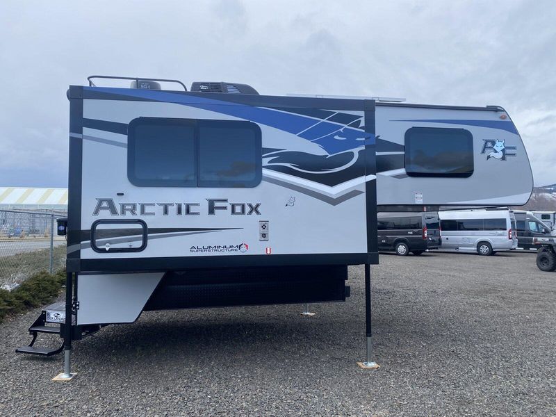 2024 ARCTIC FOX 990  in a MOON STONE exterior color. Legacy Powersports 541-663-1111 legacypowersports.net 