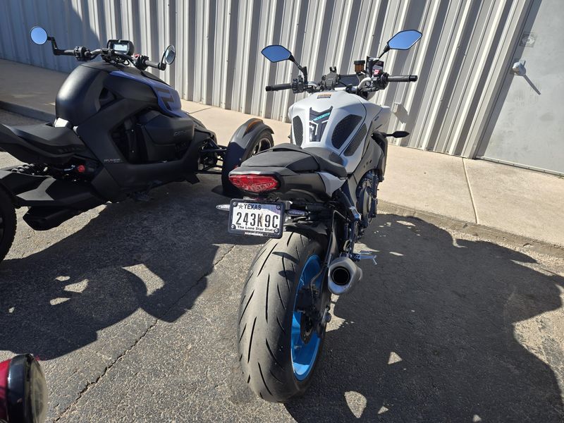 USED 2025 YAMAHA MT10 Image 7
