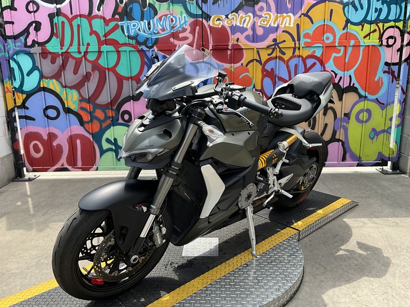 2023 Ducati STREET FIGHTER V2 in a MATT GREEN exterior color. BMW Motorcycles of Modesto 209-524-2955 bmwmotorcyclesofmodesto.com 