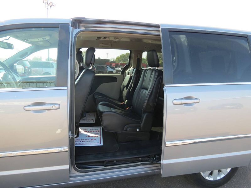 Used 2014 Chrysler Town & Country Touring 4dr Mini VanImage 30