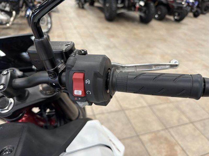 New 2025 Honda CB750 HORNET Image 21