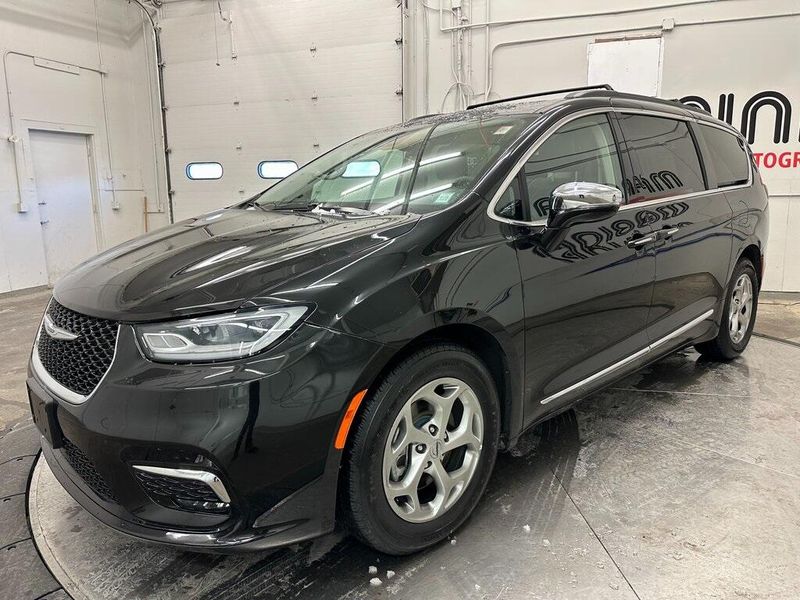 2023 Chrysler Pacifica LimitedImage 12
