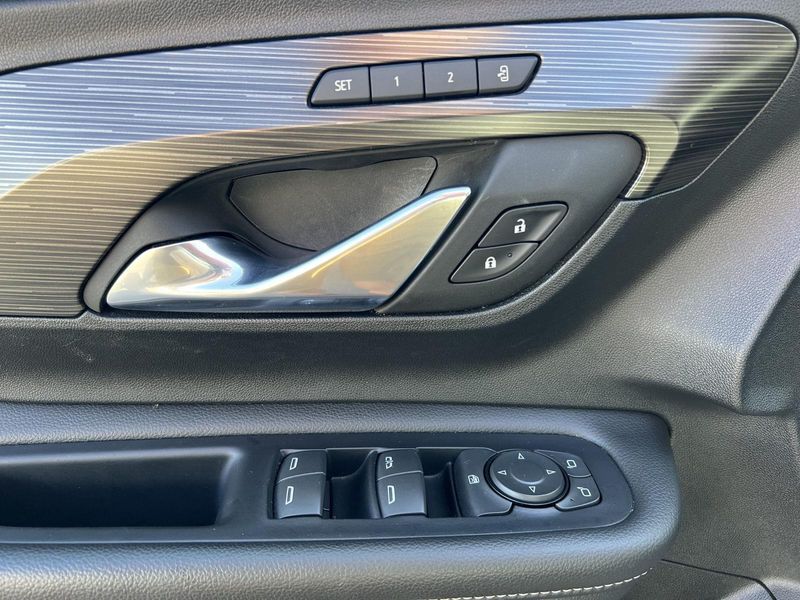 2023 Gmc Terrain SLT photo 12