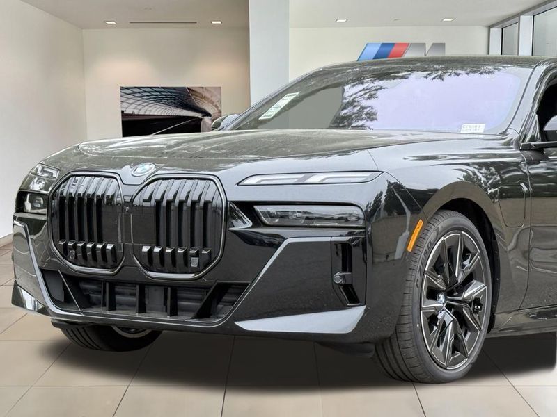 2025 BMW 7 Series 750e xDriveImage 10