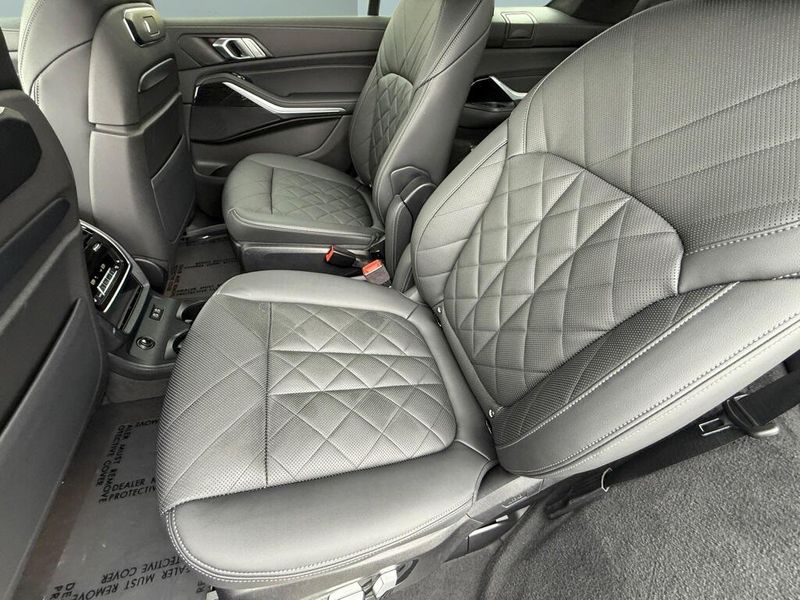 2023 BMW X7 xDrive40iImage 32