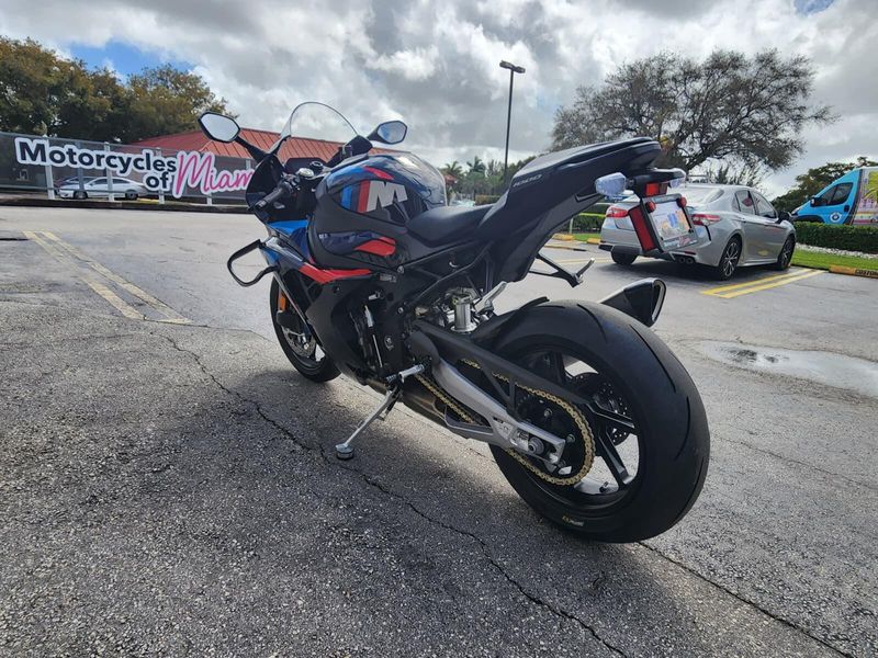 2026 BMW M 1000 RRImage 7