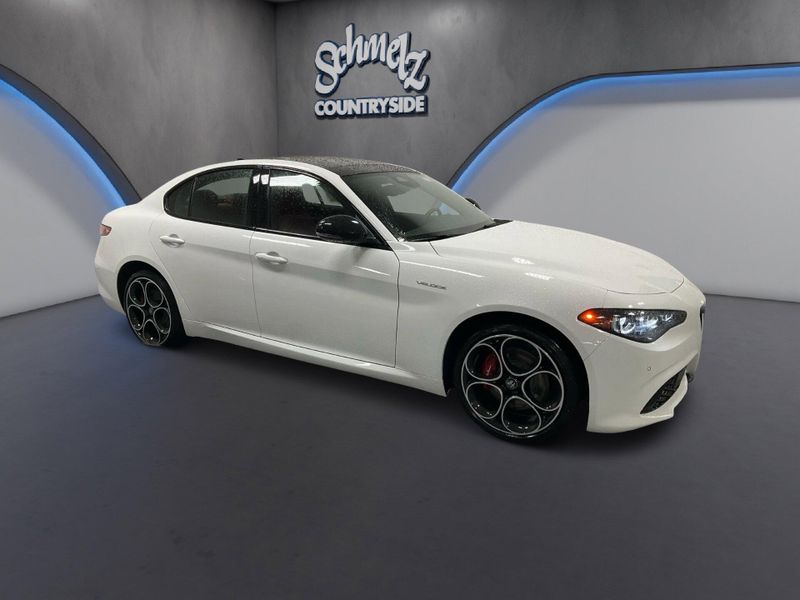 New 2026 Alfa Romeo Giulia AwdImage 2