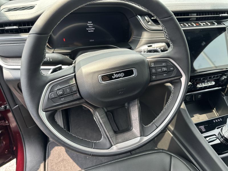 New 2025 Jeep Grand Cherokee Limited 4x4Image 23