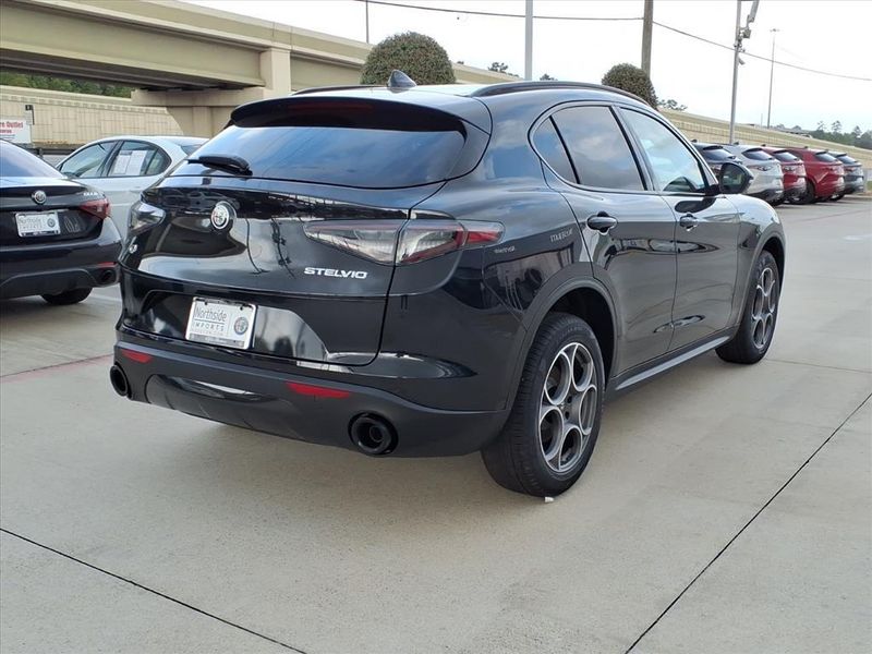 New 2025 Alfa Romeo Stelvio AWDImage 7