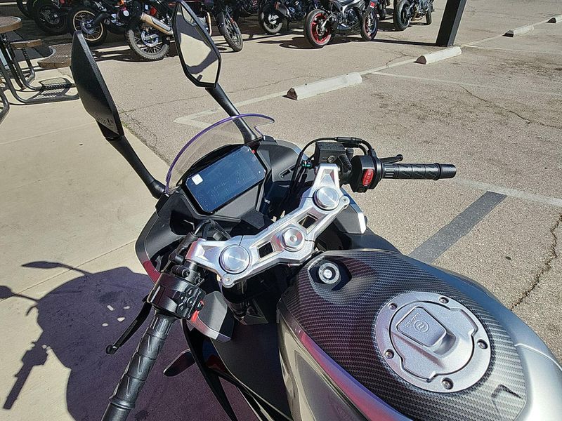 New 2025 CFMOTO 300SS Image 10