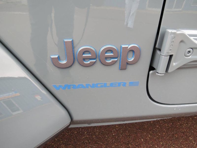 Used 2025 Jeep Wrangler 4xE Sahara 4x4 4dr SUVImage 19