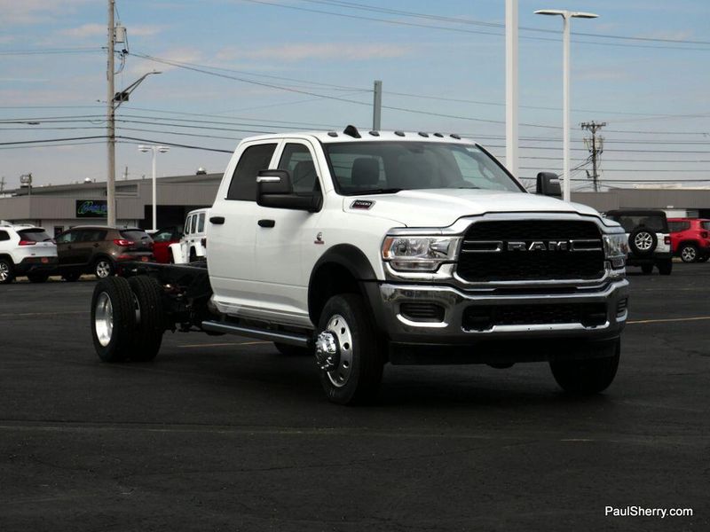 2024 RAM 5500 Tradesman Chassis Crew Cab 4x4 84