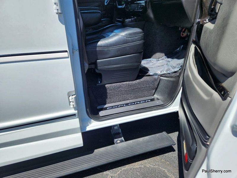 2023 Chevrolet Express Image 32