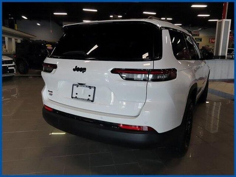 New 2025 Jeep Grand Cherokee Altitude XImage 5