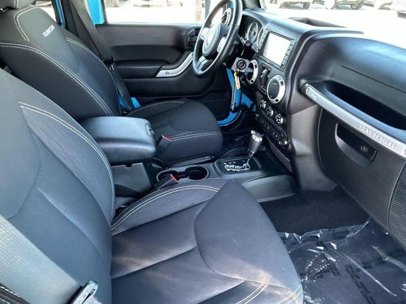 Used 2018 Jeep Wrangler JK Unlimited RubiconImage 12