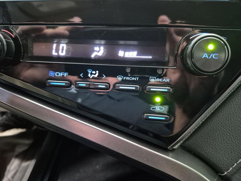2019 Toyota Camry SEImage 30