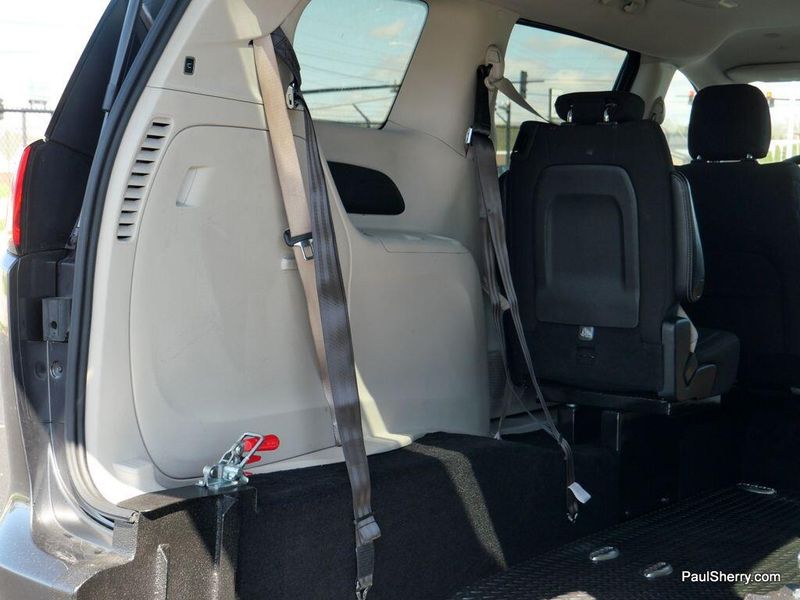 2022 Chrysler Voyager LXImage 56
