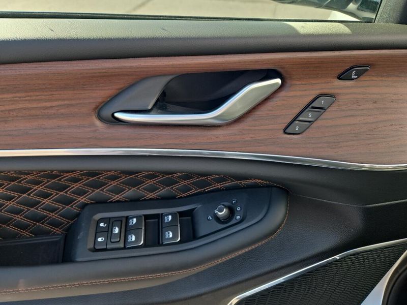 2025 Jeep Grand Cherokee Summit photo 10