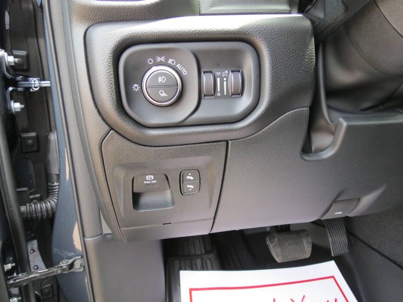 2025 RAM 1500 Big Horn Crew Cab 4x4 5