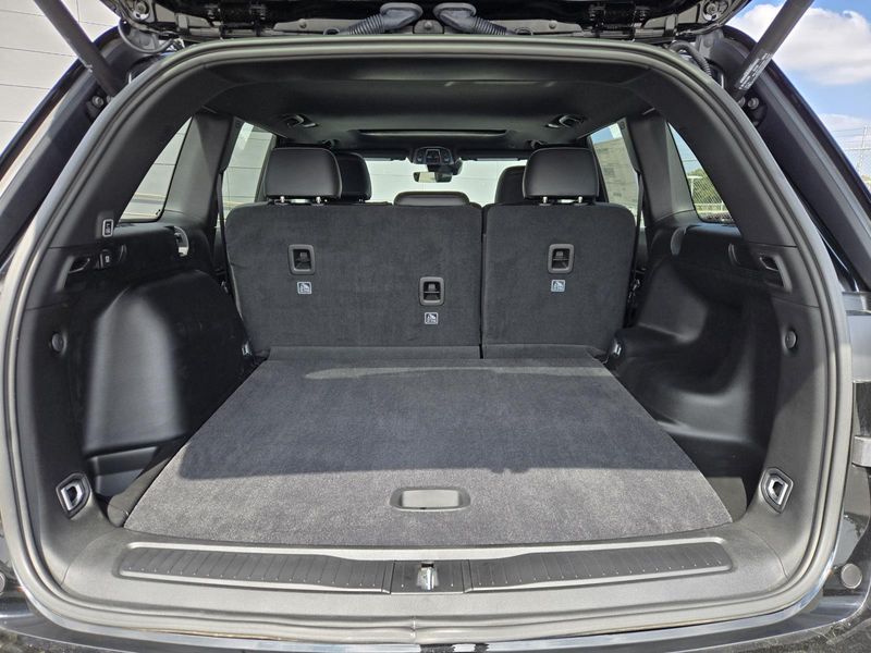 2025 Jeep Grand Cherokee Altitude photo 25