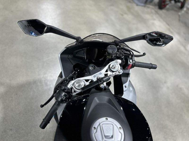 2025 CFMOTO 675SS Image 3