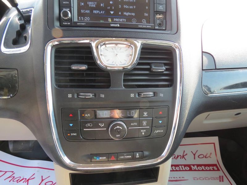Used 2014 Chrysler Town & Country Touring 4dr Mini VanImage 20