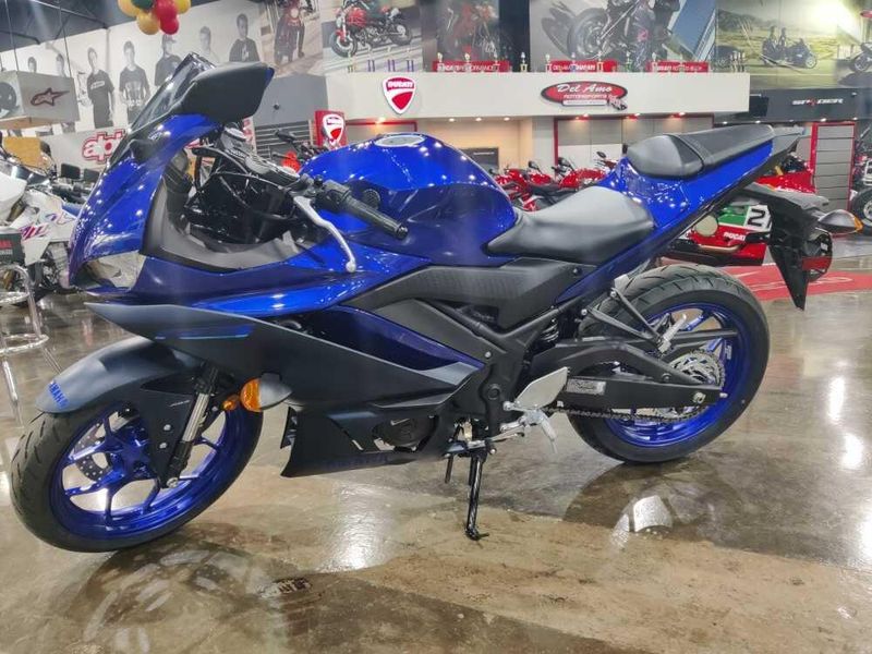 Used 2024 Yamaha YZF-R3 ABS Image 2