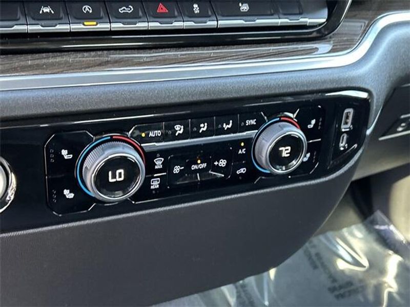 2022 Chevrolet Silverado LT photo 26