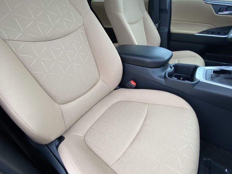 2025 Toyota RAV4 XLEImage 11