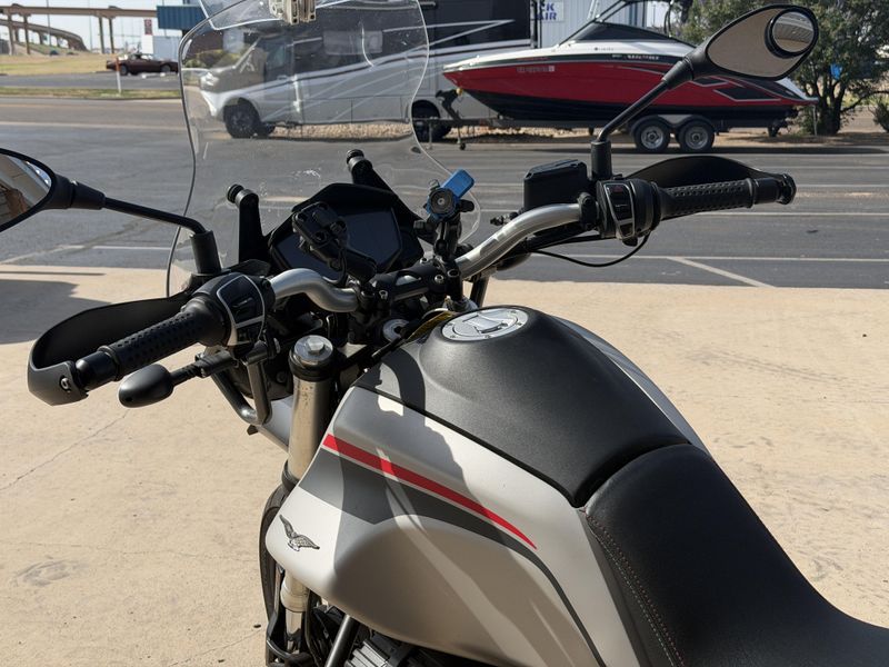 USED 2023 MOTO GUZZI V85 TT TRAVEL E5 Image 5