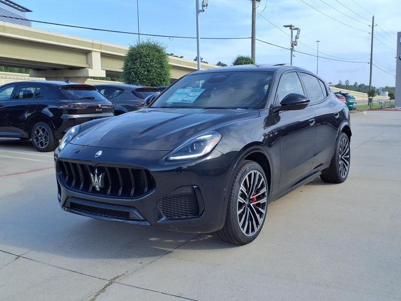New 2025 Maserati Grecale ModenaImage 2