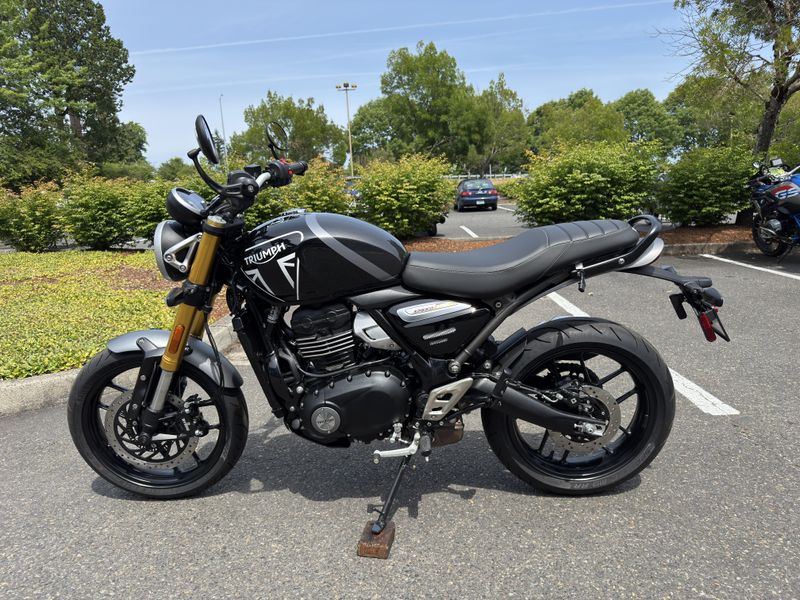 2025 Triumph SPEED 400 - SAPPHIRE BLACK - STORM GREY 