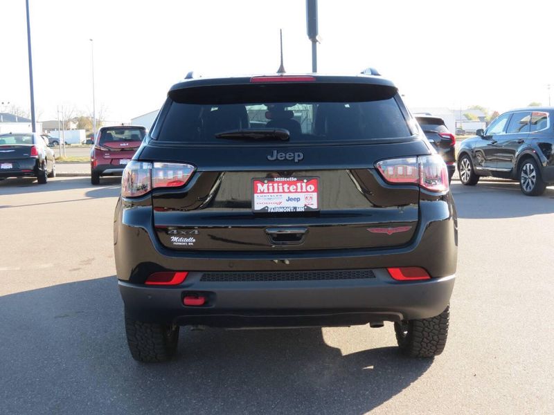 Used 2024 Jeep Compass Trailhawk 4x4 4dr SUVImage 3