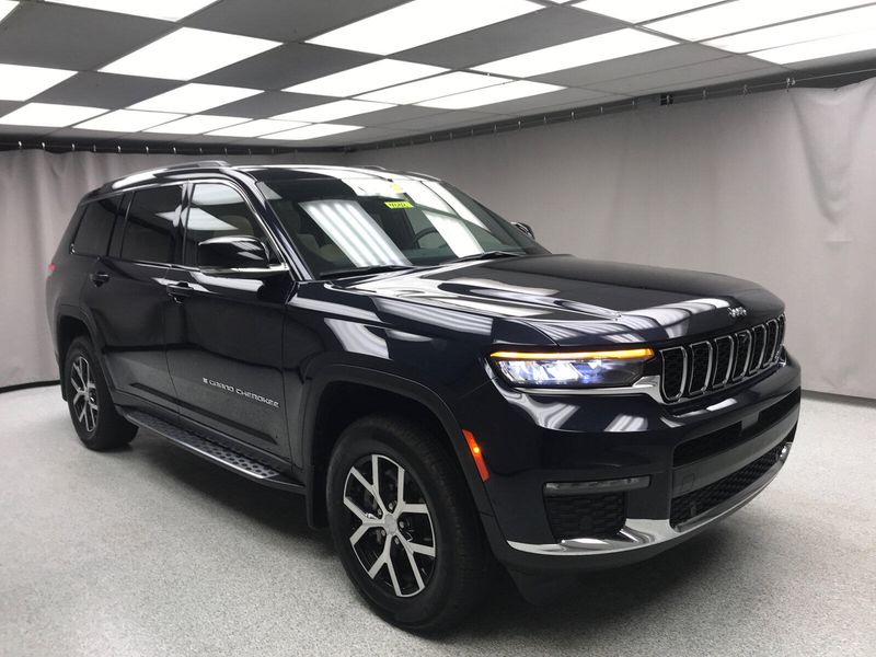 Used 2023 Jeep Grand Cherokee L LimitedImage 18