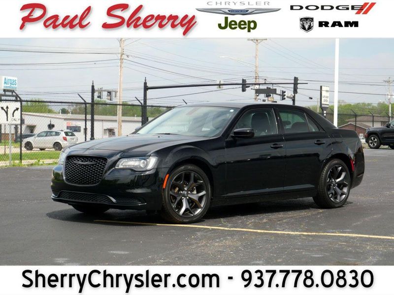 2023 Chrysler 300 Touring SportImage 1