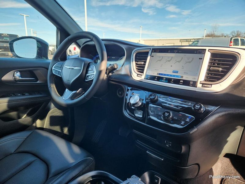 New 2026 Chrysler Voyager LX