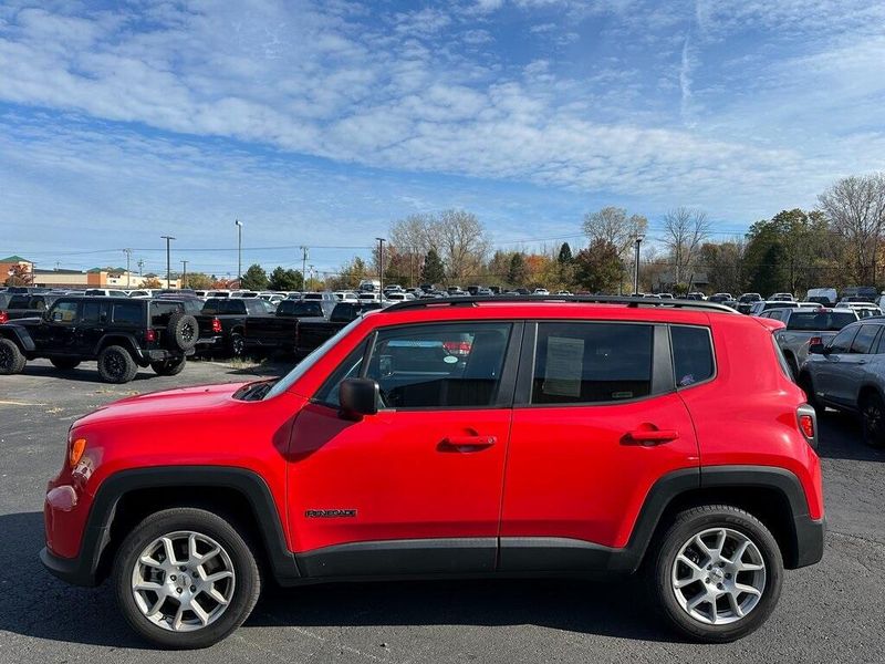 2022 Jeep Renegade LatitudeImage 9