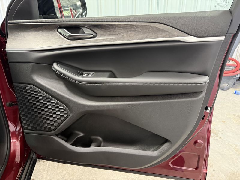 New 2026 Jeep Grand Cherokee L Laredo Altitude 4x4Image 12