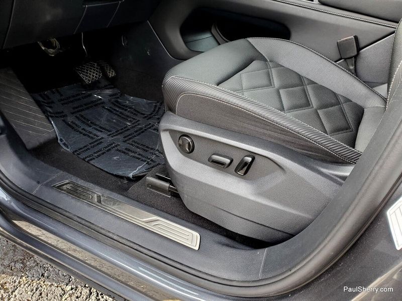 Used 2025 Volkswagen Atlas Cross Sport 2.0T SE w/Technology