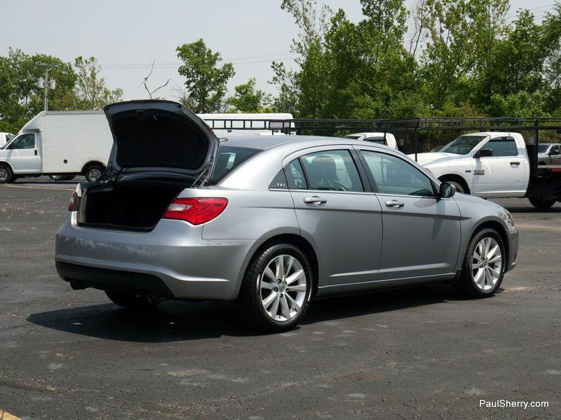2013 Chrysler 200 Limited SImage 16